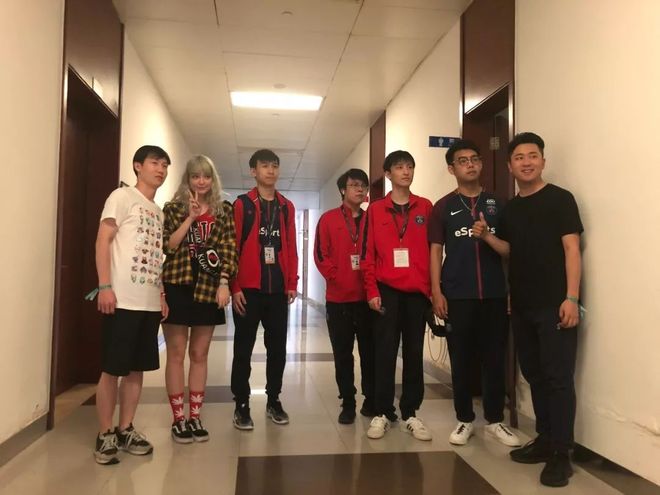 Virtus.pro 替换了 ICY，并签下了 b1st